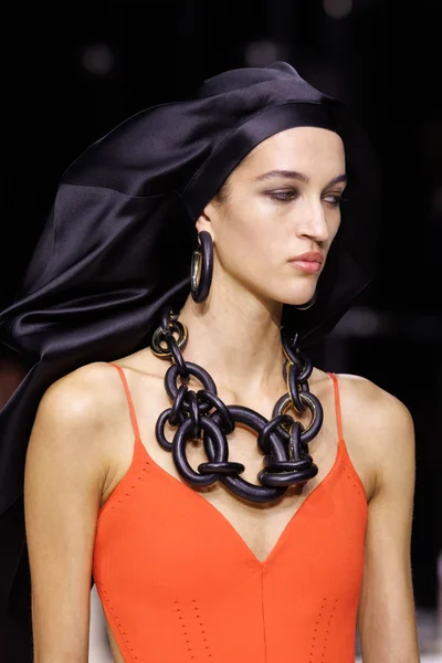 Look 37